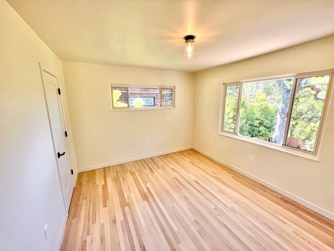Building Photo - Beautifully Remodeled 2 Story Home In Cold...