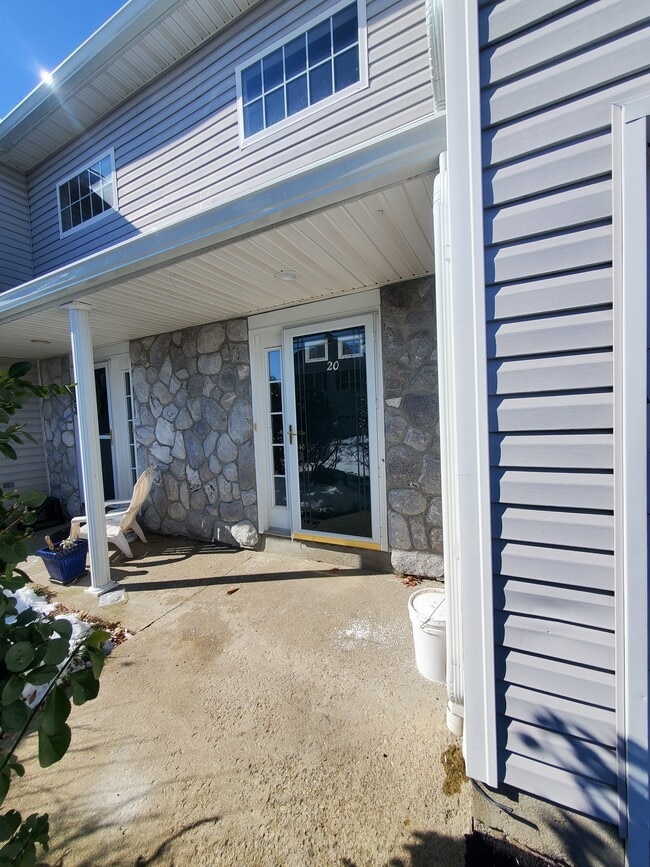 Building Photo - 20 Druid Ln