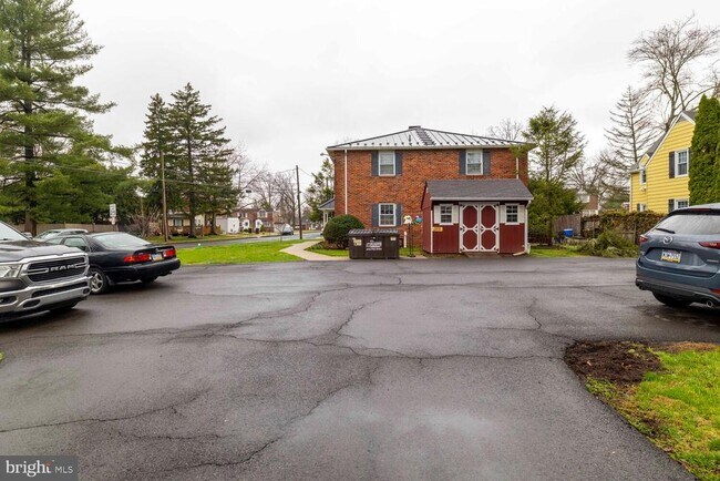 Building Photo - 429 Edgemont Ave