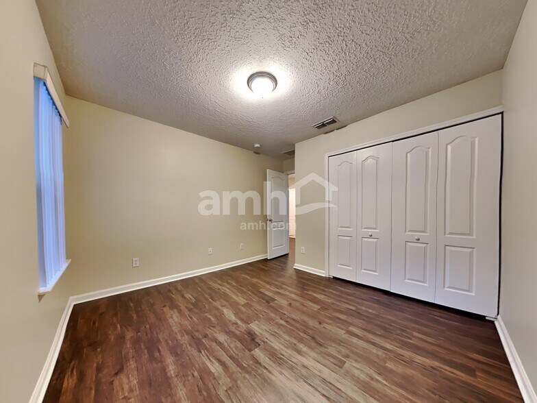 Building Photo - 11374 Brian Lakes Dr