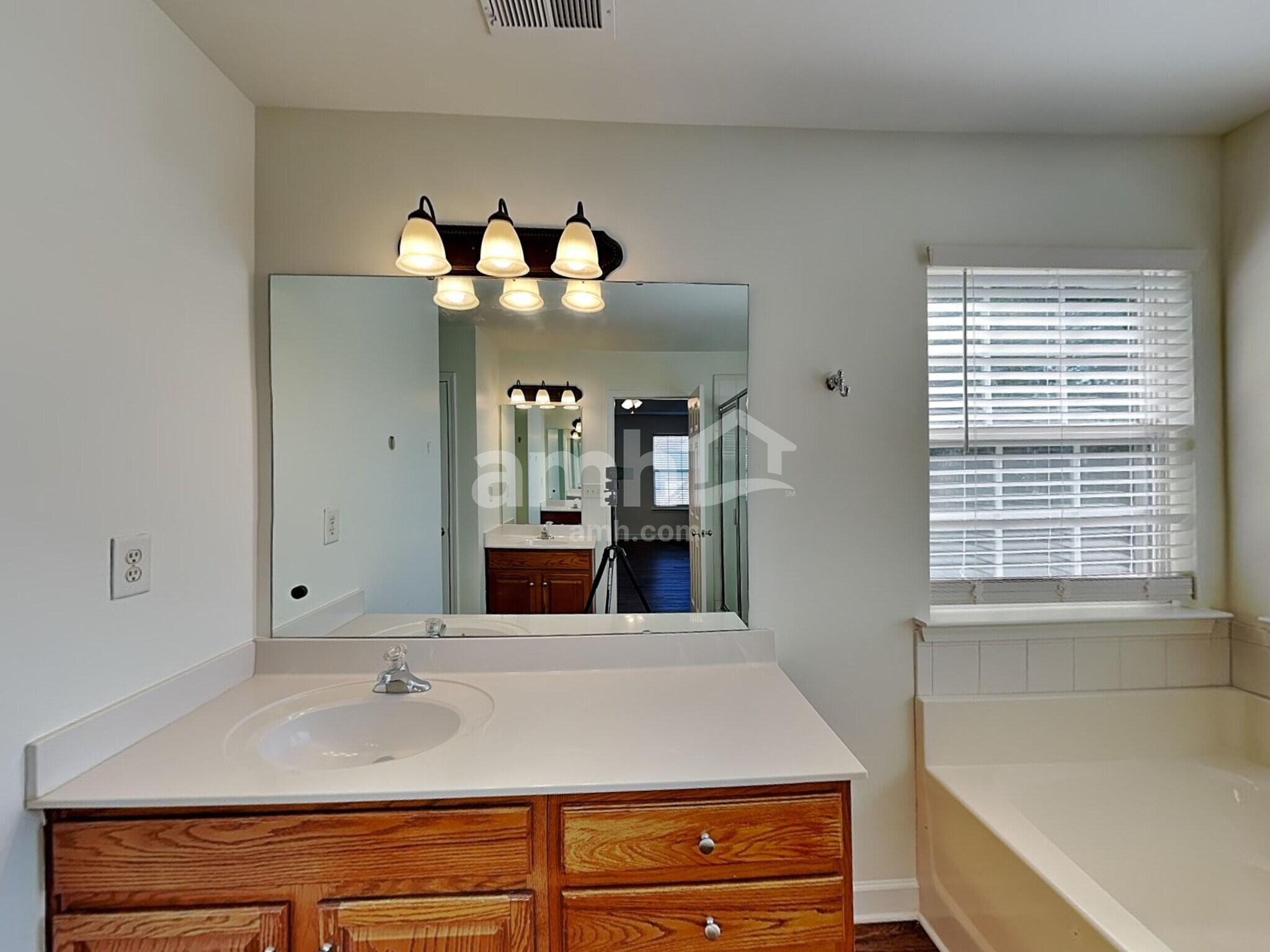 Building Photo - 8317 Suttonview Dr