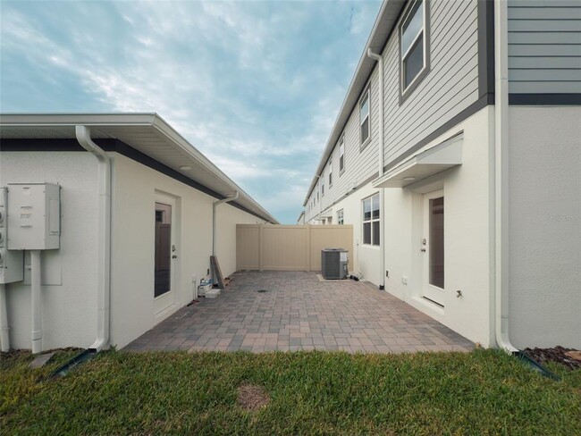 Building Photo - 640 Pothos St