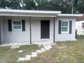 Building Photo - 305 N Moss St