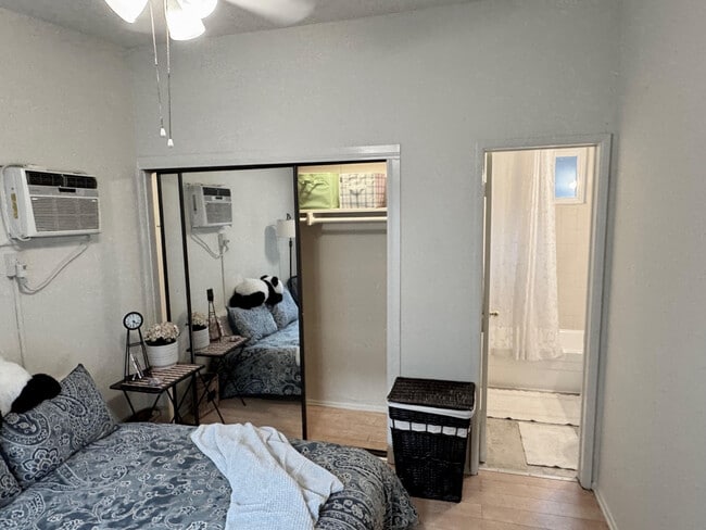 Building Photo - 10519 Chandler Blvd