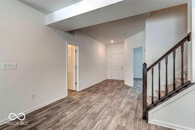 Building Photo - 5296 Maywood Dr
