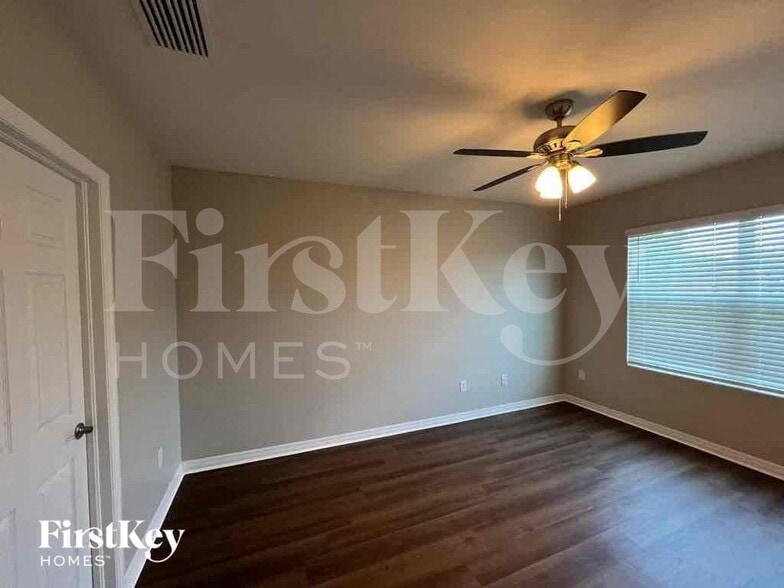 Building Photo - 2820 NW 21st Ave