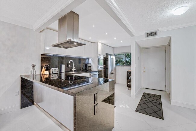 Building Photo - 3605 S Ocean Blvd