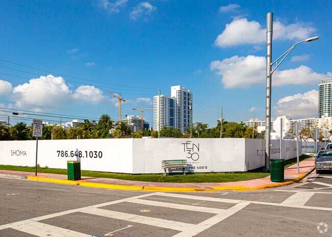 Building Photo - Ten30