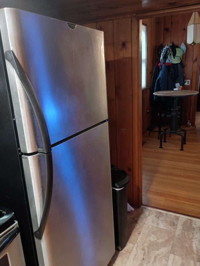 Building Photo - 1065 Mountain View St