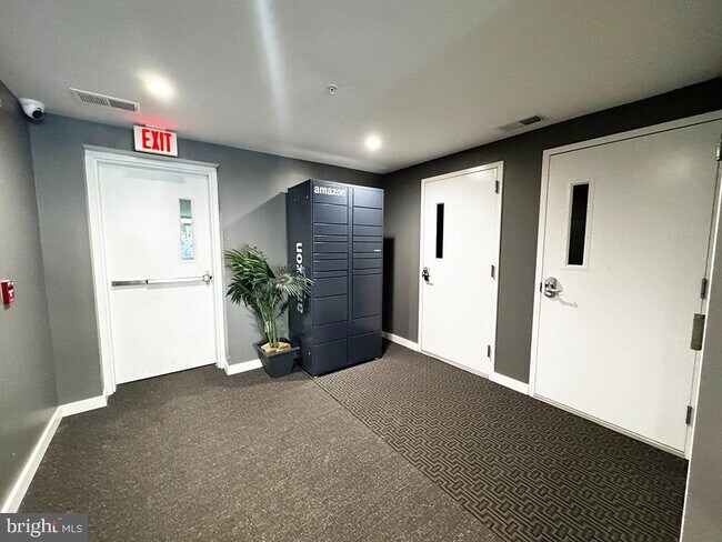 Building Photo - 700 Roeder Rd