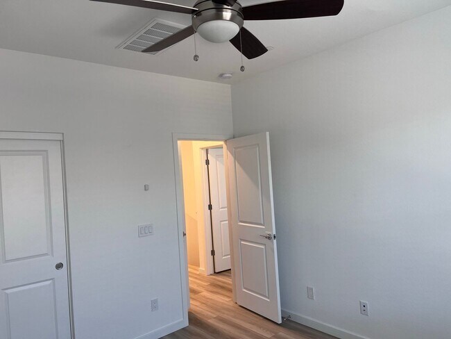 Building Photo - TOWN HOME WITH COMMUNITY POOL , GATED COMMUNITY in GILBERT!