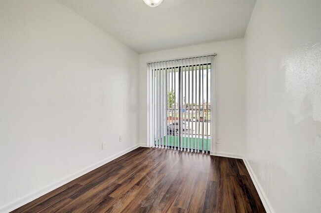 Building Photo - 2830 S Bartell Dr