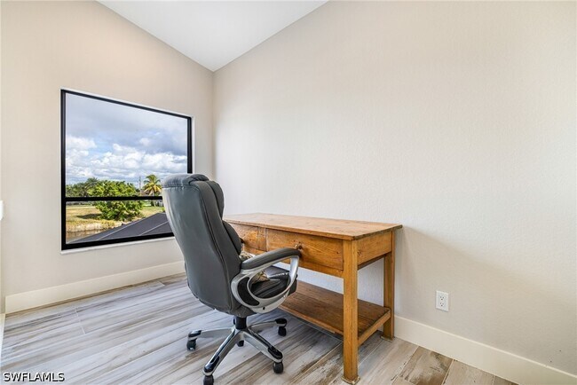 Building Photo - 1911 SE 32nd Terrace