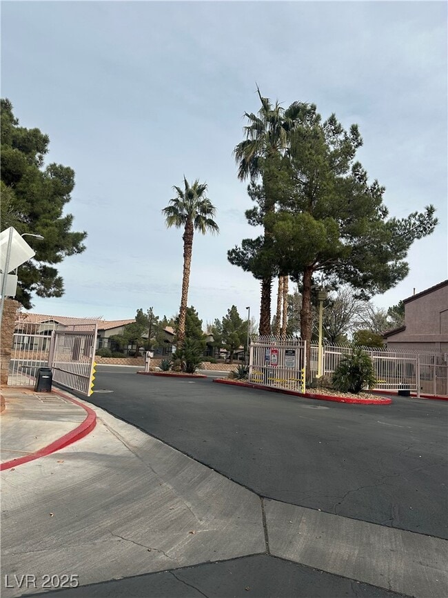 Building Photo - 1956 Vista Malaga St