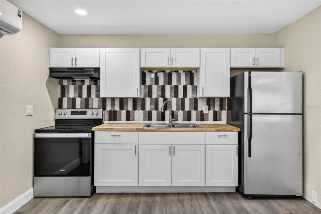 Building Photo - 3620 E Tampa Cir
