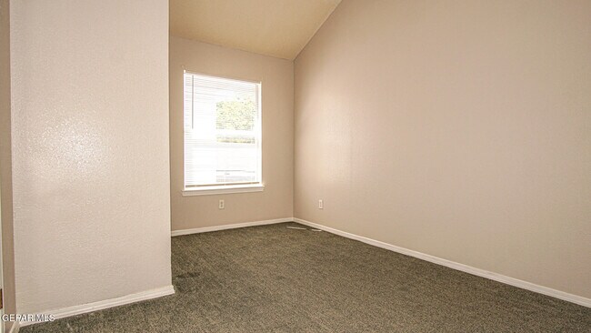 Building Photo - 7481 Umbria Dr