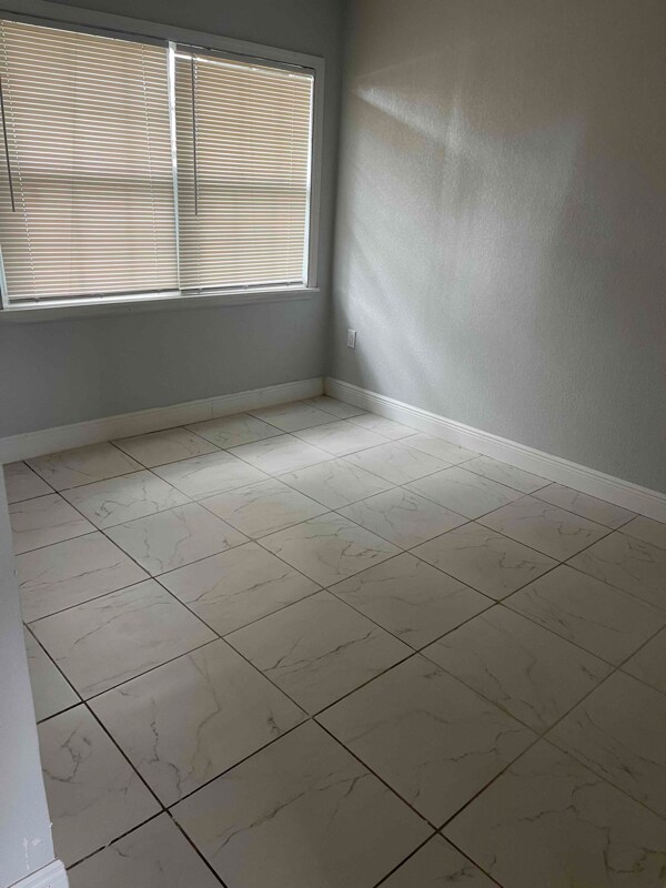 Building Photo - 2410 Ave C NW