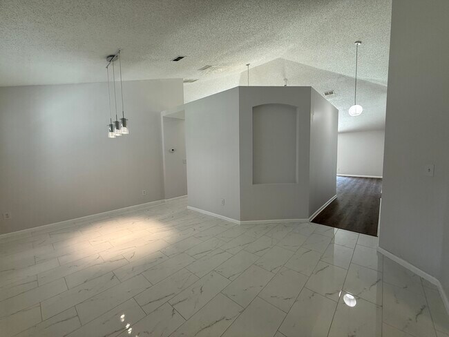 Building Photo - 5458 Hidden Gardens Dr