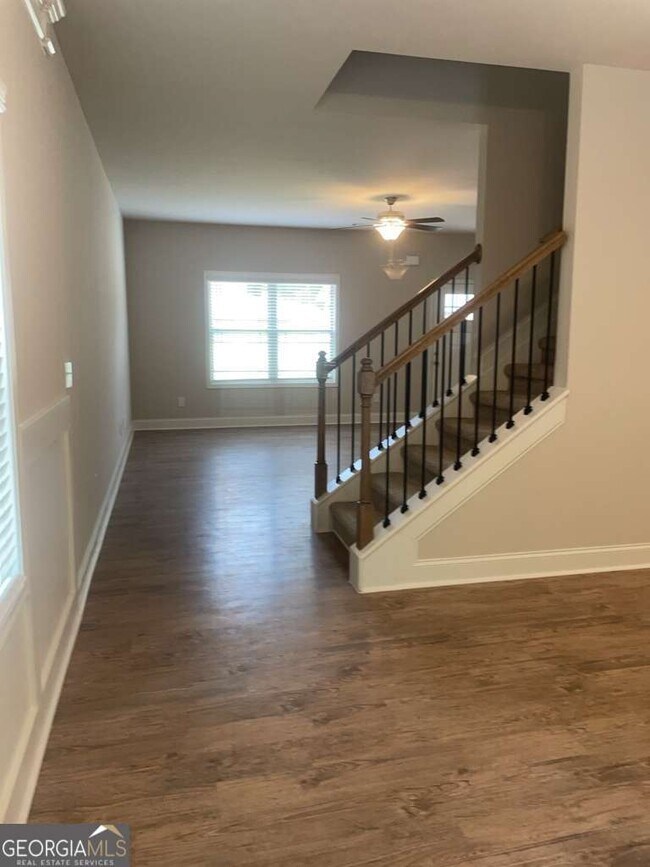 Building Photo - 401 Crescent Ct