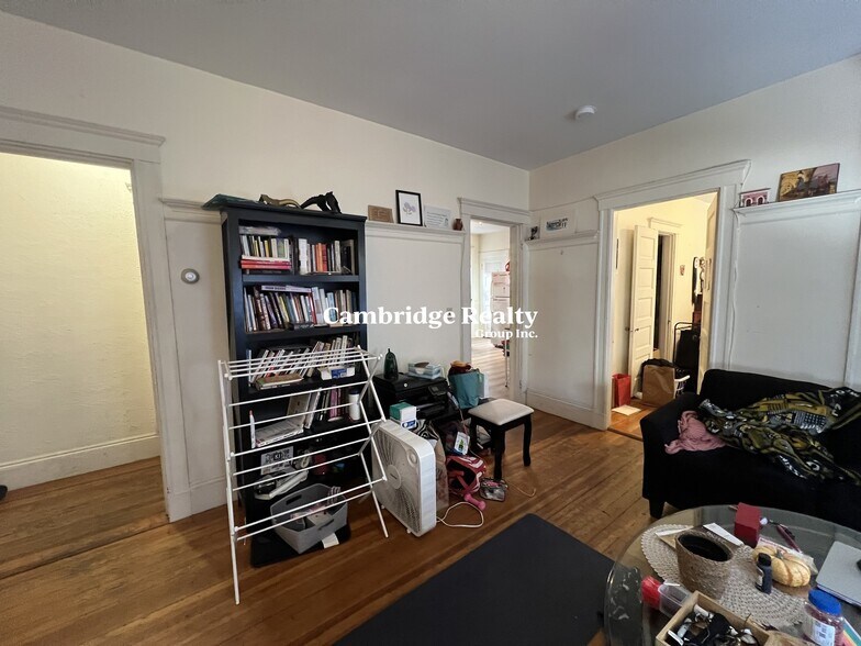 Building Photo - 44 Easton St