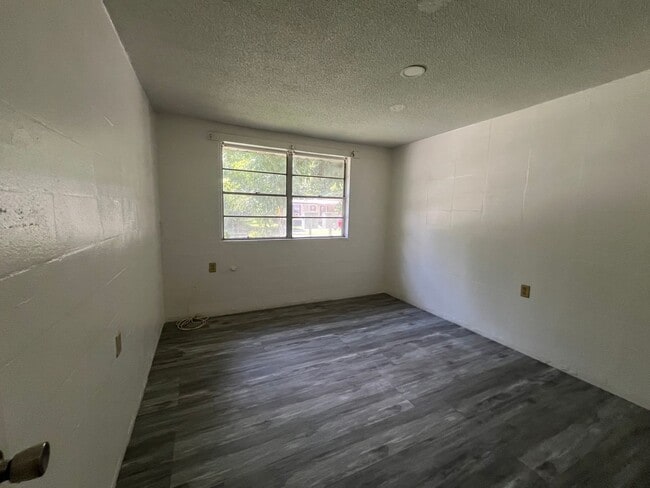 Building Photo - 811 McGee St NE