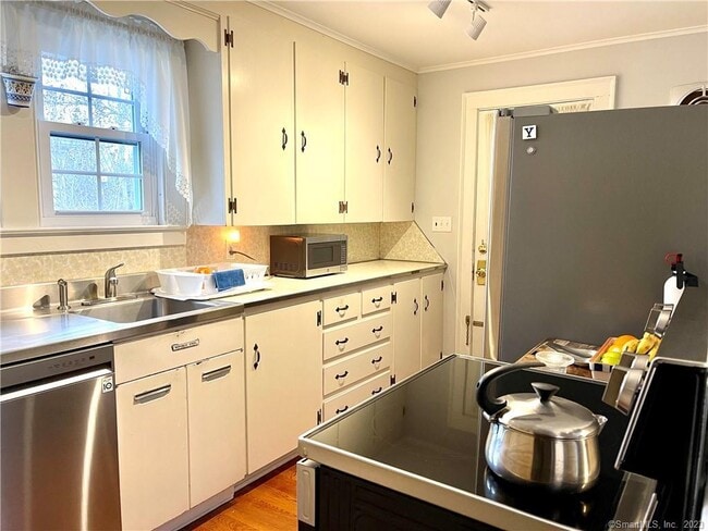 Building Photo - 43 Neck Rd