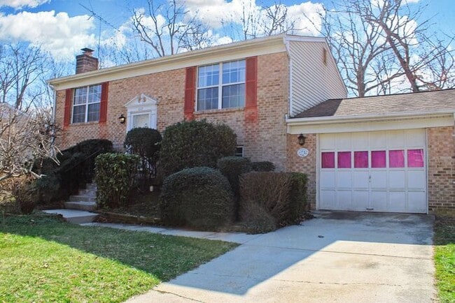 Primary Photo - Brick Split Foyer With Large Backyard, 2 K...