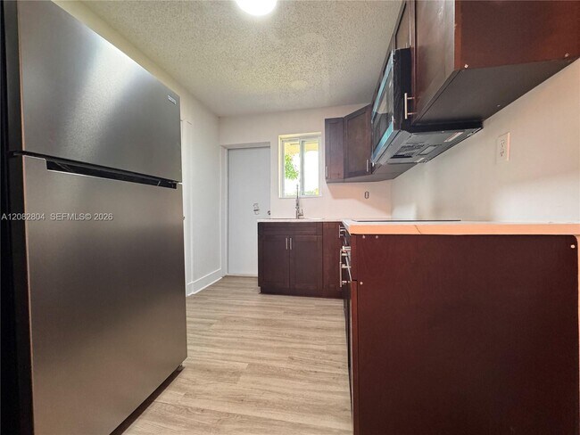Building Photo - 3632 SW 87th Ave