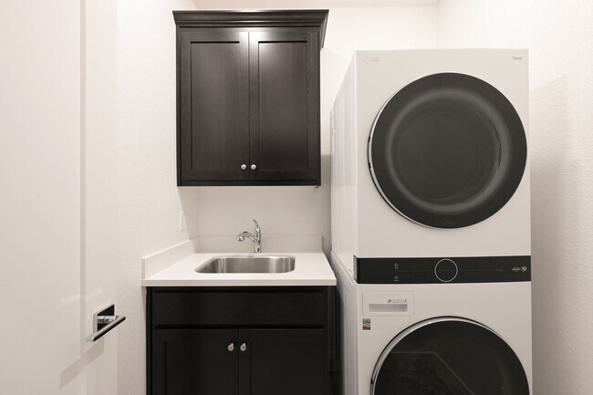 Building Photo - Stunning 4 Bedrooms 3.5 Bathrooms Two Story Home Located Short Distance of Sonoma State Universit...