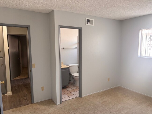 Building Photo - 3 bedrooms 2 bath single story home in Sou...