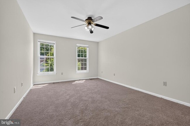 Building Photo - 811 Chatsworth Dr