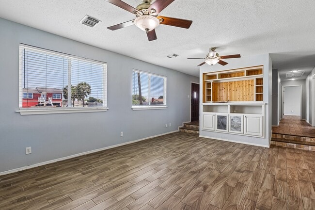 Building Photo - 5709 Maco St