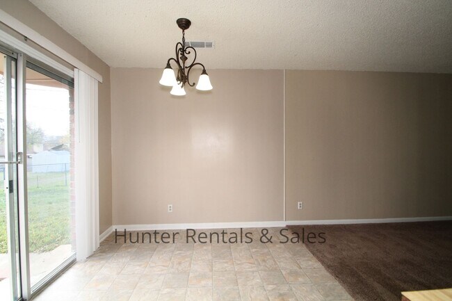 Building Photo - 2810 Lawndale St