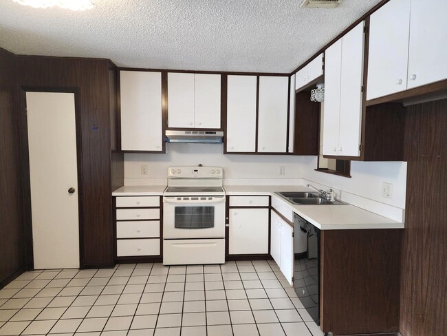 Building Photo - 211 Alta Vista Dr
