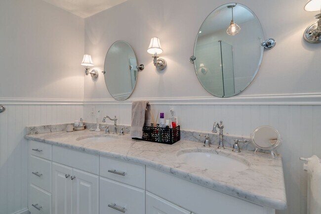 Building Photo - West Ghent