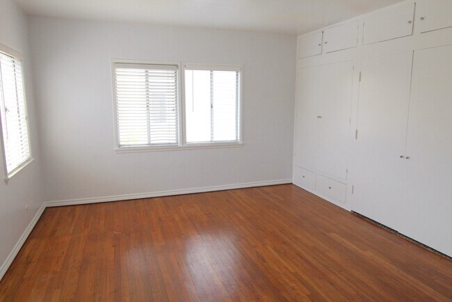 Building Photo - 9217 Alcott St