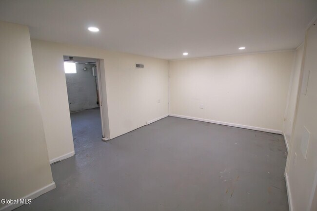 Building Photo - 16 Swayze Dr