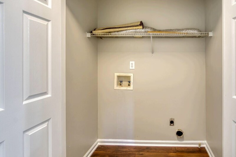 Building Photo - 3036 Regal Park Ct