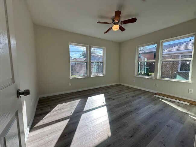 Building Photo - 5024 Jefferson St