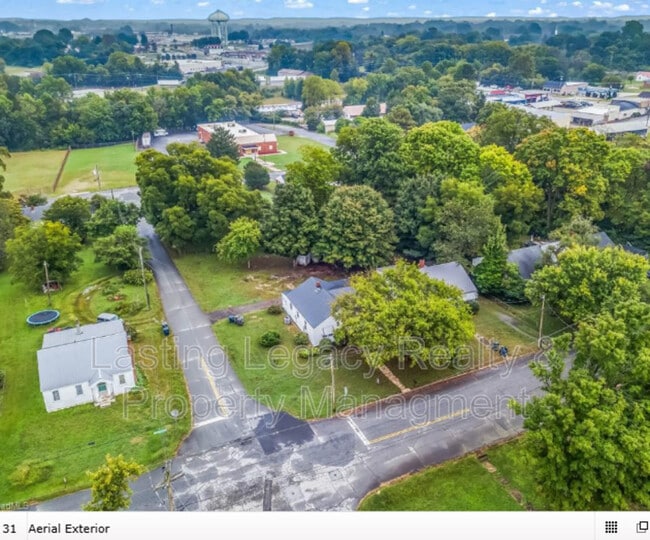 Building Photo - 26 Harrington Ave