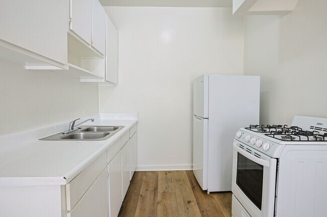 Building Photo - Modern Living in Koreatown: Stylish Studio Apartment