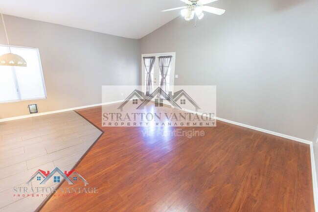 Building Photo - 1015 E Brentrup Dr