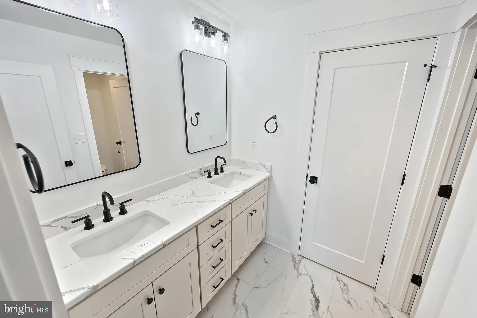 Building Photo - 1024 Trinity Rd