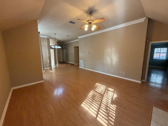 Building Photo - 5913 Shanghai Pierce Rd