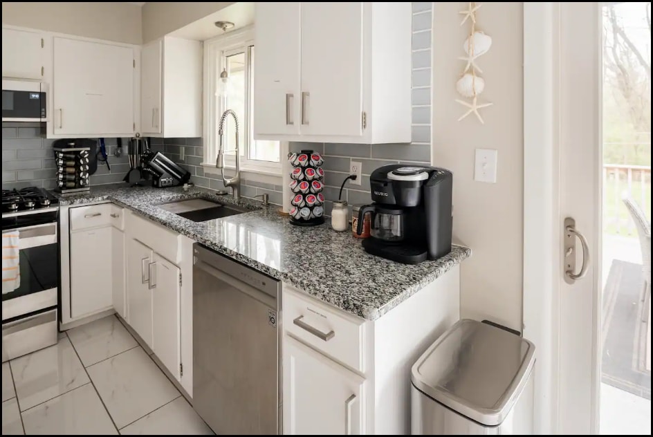Building Photo - 1086 Meadow Dr