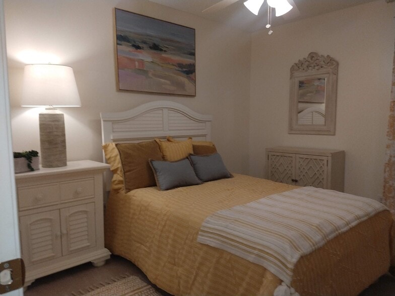 Building Photo - 4384 Daphne Ln