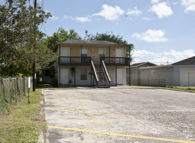 Building Photo - 902 18th St