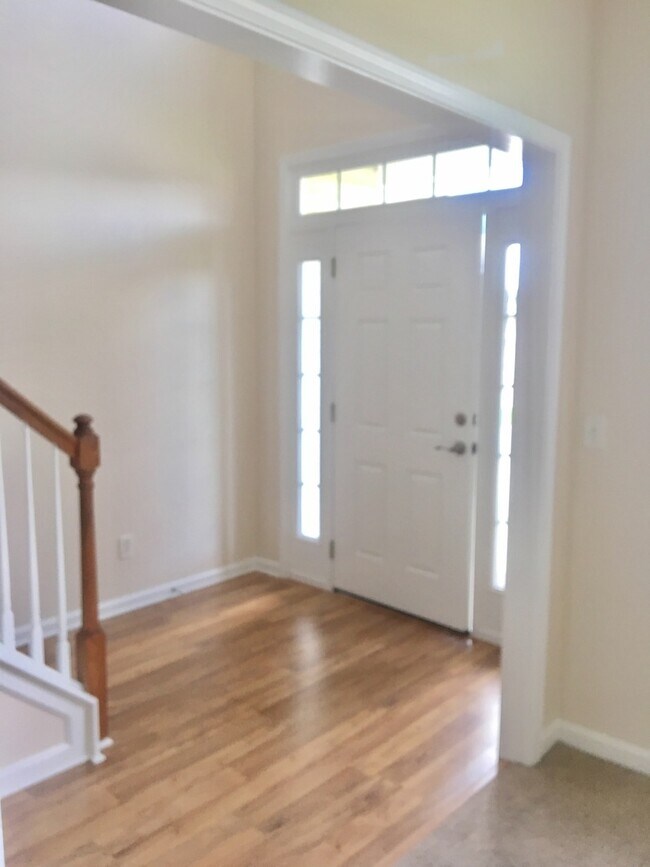 Building Photo - Spacious House in Woodfin/ 4 bedrooms-2.5 ...