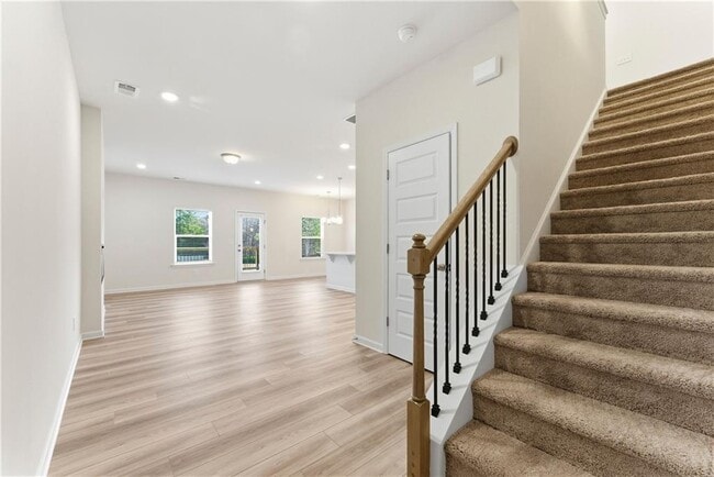 Building Photo - 22 Jacobs Farm Dr SE