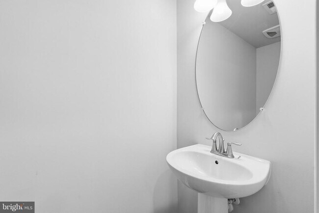 Building Photo - 45208 Lettermore Square